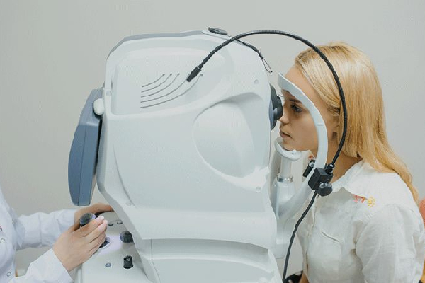 Detailed OCT Eye Scans at Robin Hall Opticians