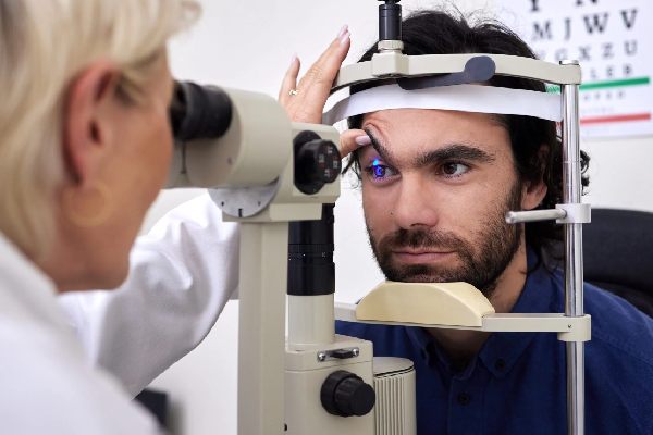 Looking for an Eye Test in Manchester? Visit Robin Hall Opticians