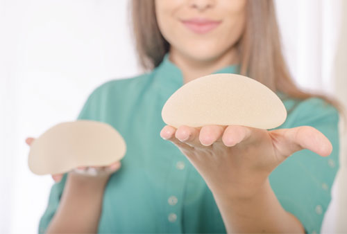 Why Kyra Clinic Offers the Best Breast Augmentation Implants for a Natural Look