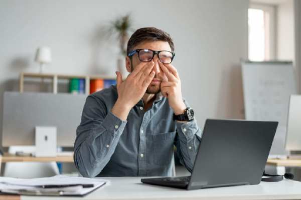 Expert Dry Eye Treatment Services in the UK – Robin Hall Opticians