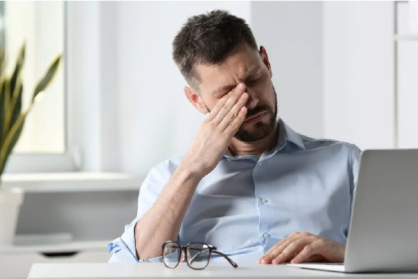 Book a Professional Dry Eye Consultation with Robin Hall Opticians